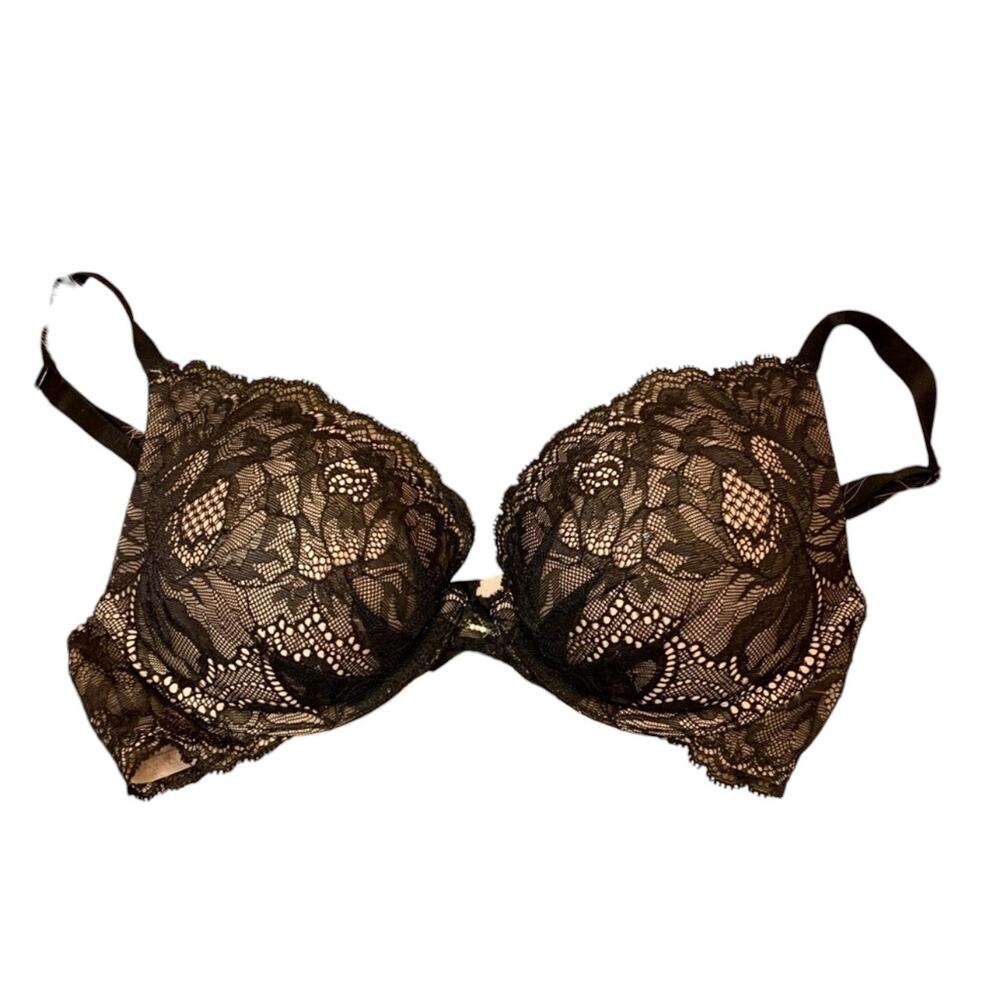 Victoria’s Secret Plunge Black Lace Bra Coquette Floral fits 32A.but it says 32c